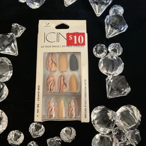 Icing vegan press on nails - Picture 1 of 4